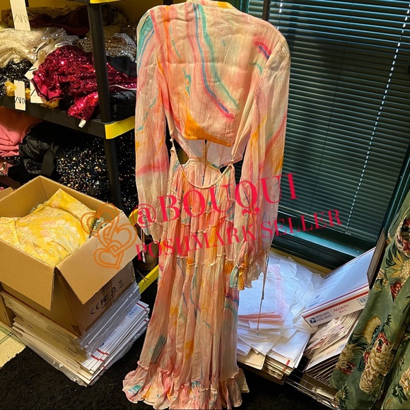 ROCOCO SAND DAVINA CUT OUT MARBLE V-NECK HIGH LOW DRESS - Picture 3 of 7